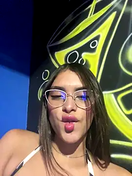 Hannacooper3 online show from December 3, 2025, 3:58 am