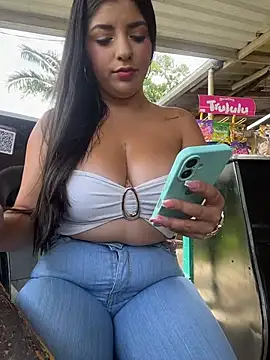 Snapshot of Isaa-Sweet chatting on May 15, 2026, 4:36 pm Isaa-Sweet online show from May 15, 2026, 4:36 pm