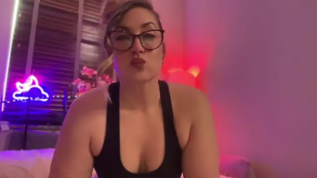 Snapshot of MistresssX chatting on June 10, 2026, 1:32 pm MistresssX online show from June 10, 2026, 1:32 pm