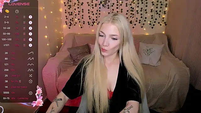 AnyaTaylor  online show from October 14, 2025, 8:26 am