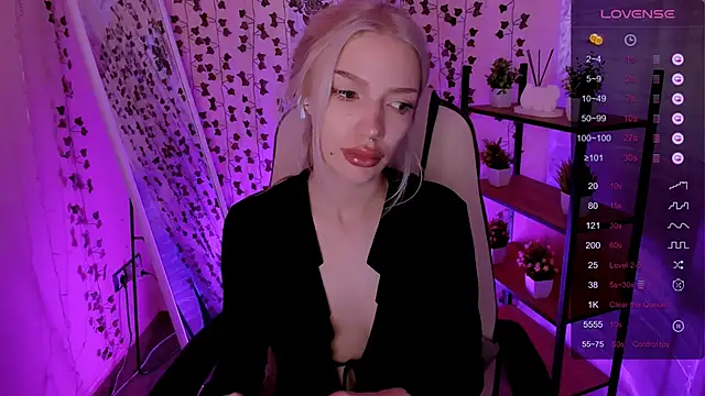 Snapshot of AnyaTaylor_ chatting on April 24, 2026, 2:14 am AnyaTaylor online show from April 24, 2026, 2:14 am