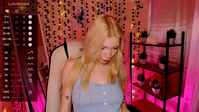 Snapshot of AnyaTaylor_ chatting on May 12, 2026, 2:19 am AnyaTaylor online show from May 12, 2026, 2:19 am