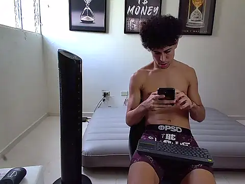 Dollarhot30 online show from October 7, 2025, 4:04 pm