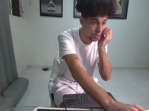 Dollarhot30 online show from January 14, 2026, 4:51 am