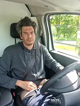 twitshe online show from April 20, 2026, 1:36 pm