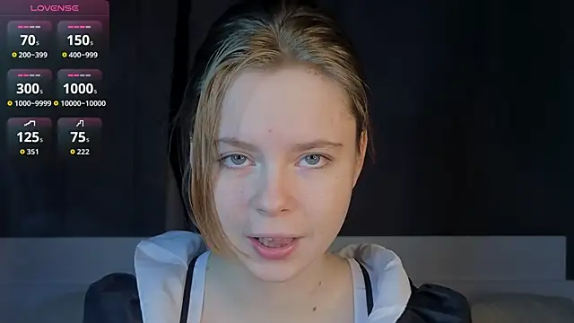 JulietteRain online show from December 19, 2025, 6:37 pm