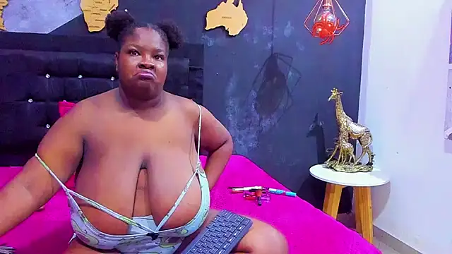 Maiam  Rossi online show from November 23, 2025, 1:33 pm