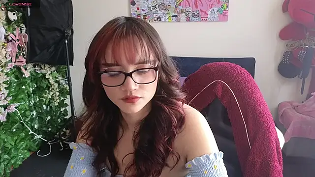 MiaVelvetDoll online show from April 21, 2026, 1:50 pm