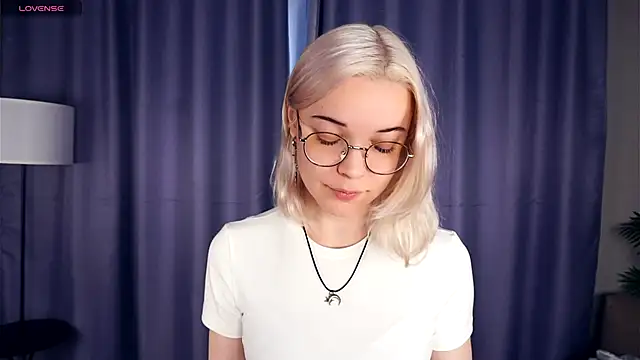 EdaKirkIin online show from November 14, 2025, 5:28 am