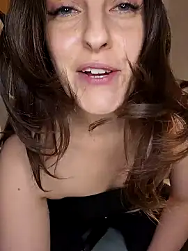 Snapshot of BelleFelicitas chatting on October 6, 2025, 7:11 pm BelleFelicitas online show from October 6, 2025, 7:11 pm