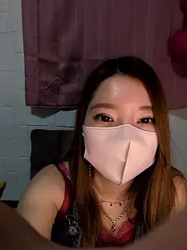 yuuhichan online show from May 27, 2026, 5:43 pm