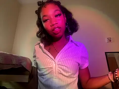 luvrgrllani online show from September 17, 2025, 8:54 pm