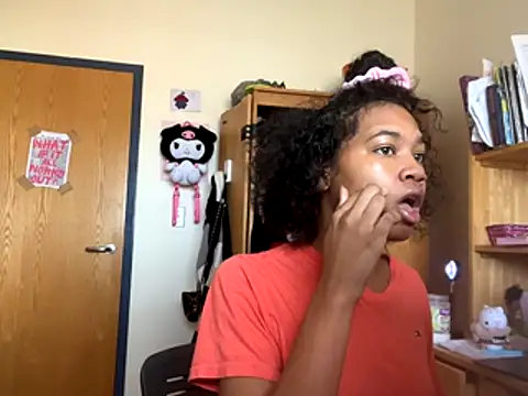 luvrgrllani online show from November 30, 2025, 3:27 pm