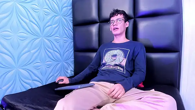 LittleMax23 online show from September 10, 2025, 12:16 pm