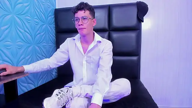 LittleMax23 online show from September 30, 2025, 11:59 am