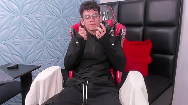 LittleMax23 online show from November 28, 2025, 12:08 pm