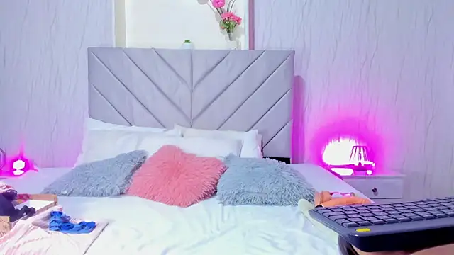 Victoria Guzman online show from November 4, 2025, 4:17 pm