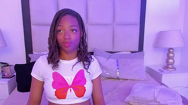 ElisabettaMonroy online show from February 2, 2026, 8:07 pm