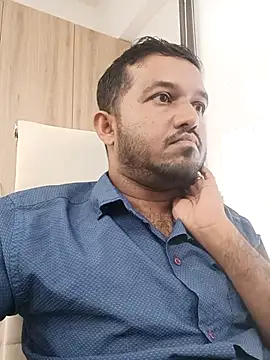 Snapshot of VJ17 chatting on October 17, 2025, 7:44 am VJ17 online show from October 17, 2025, 7:44 am