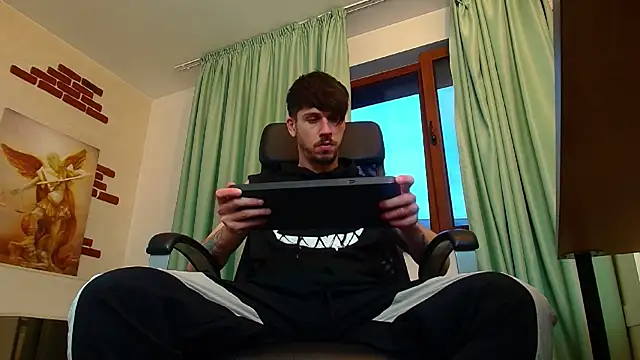 JonahShaw online show from September 30, 2025, 4:28 am