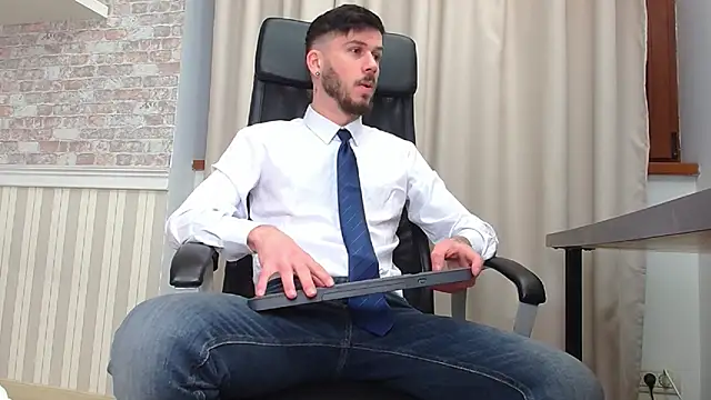 JonahShaw online show from November 23, 2025, 5:18 am