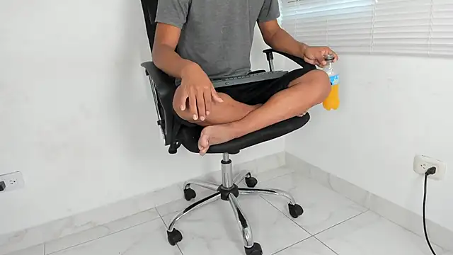 tyler twink boy online show from September 22, 2025, 1:57 pm