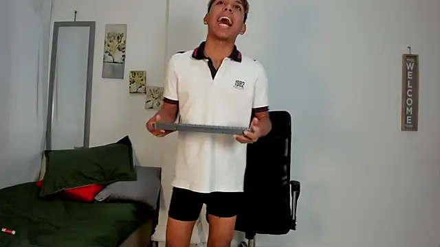 tyler twink boy online show from May 17, 2026, 1:07 pm