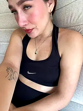 Isa Villamarin online show from September 25, 2025, 3:05 pm