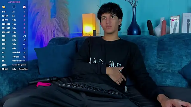 Leo Savage  online show from December 2, 2025, 3:45 am