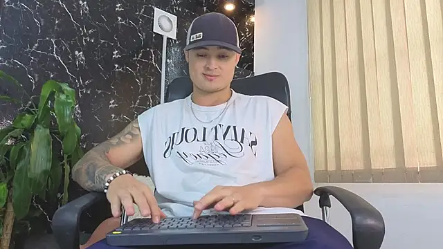 Snapshot of Alexander_ferre chatting on April 28, 2026, 1:16 pm Alexander ferre online show from April 28, 2026, 1:16 pm