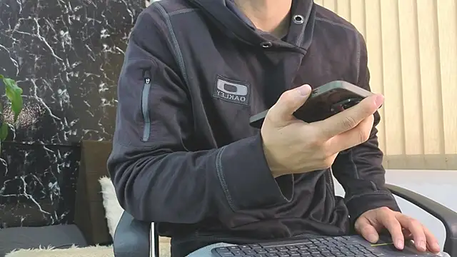 Snapshot of Alexander_ferre chatting on May 27, 2026, 12:35 pm Alexander ferre online show from May 27, 2026, 12:35 pm