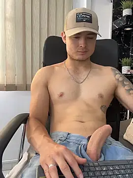Snapshot of Alexander_ferre chatting on July 25, 2026, 1:19 pm Alexander ferre online show from July 25, 2026, 1:19 pm
