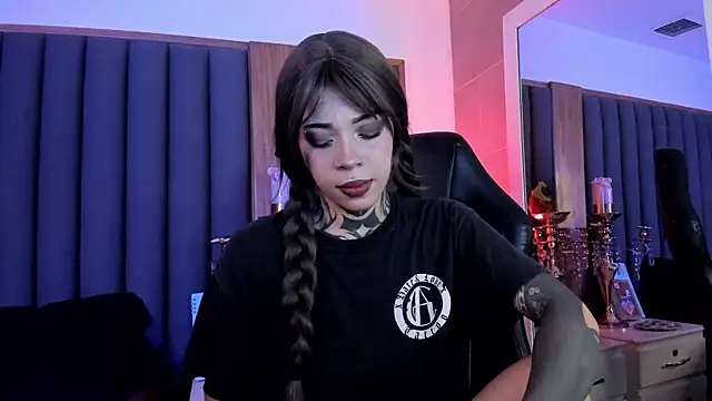 misstomie  online show from February 24, 2026, 7:12 pm