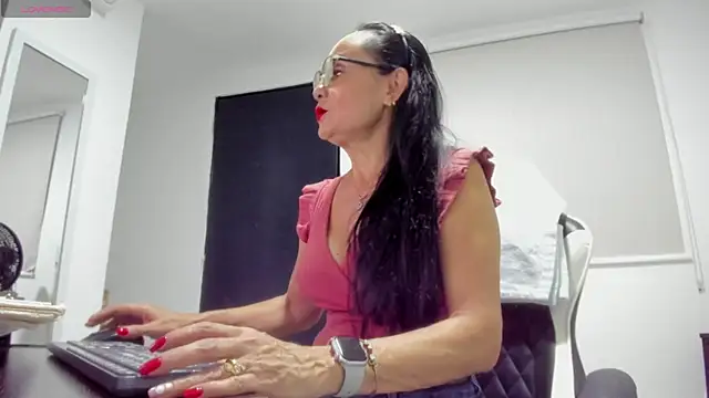 yulitza1025 online show from February 14, 2026, 11:51 am