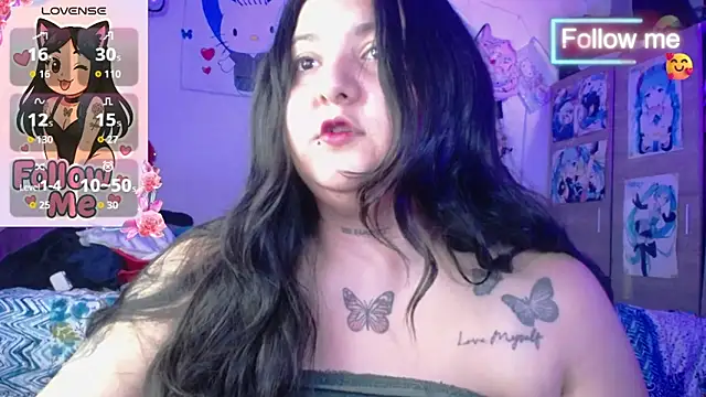 Snapshot of SoffiiCurvy chatting on October 5, 2025, 1:59 am SoffiiCurvy online show from October 5, 2025, 1:59 am