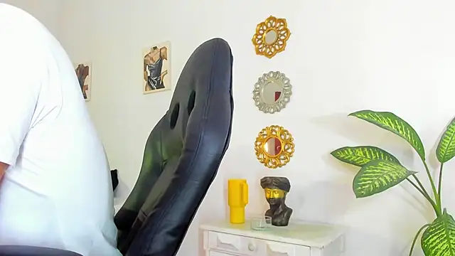  Tarekk  online show from September 24, 2025, 1:47 pm