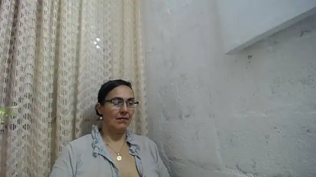 gabbyparker  online show from December 18, 2025, 10:27 pm