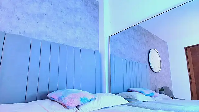 karla-ruiz online show from October 24, 2025, 7:10 pm