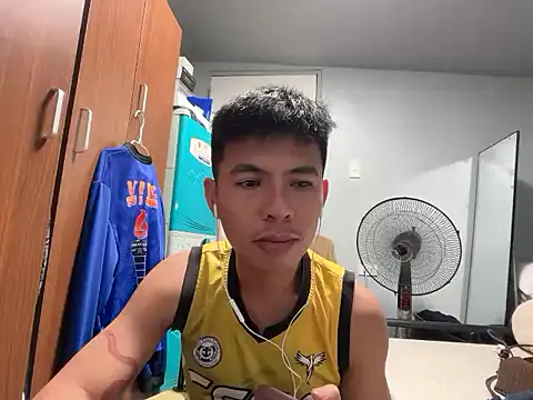 Snapshot of twinkrnboy chatting on July 19, 2026, 1:26 pm twinkrnboy online show from July 19, 2026, 1:26 pm