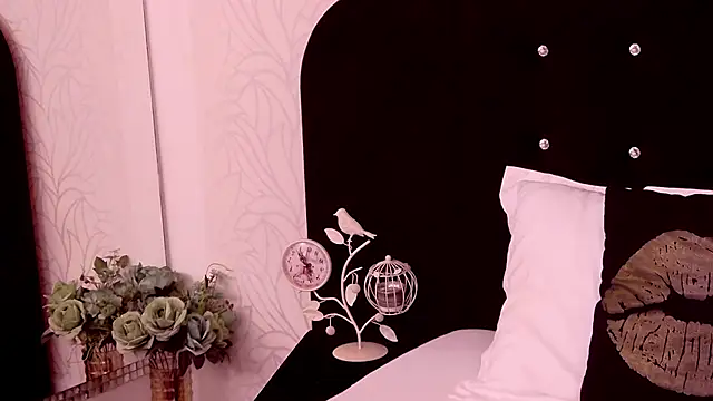 LorenaKartel online show from November 17, 2025, 3:40 pm