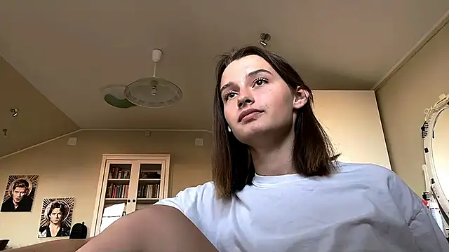 DarlineBrustera online show from September 22, 2025, 2:41 pm