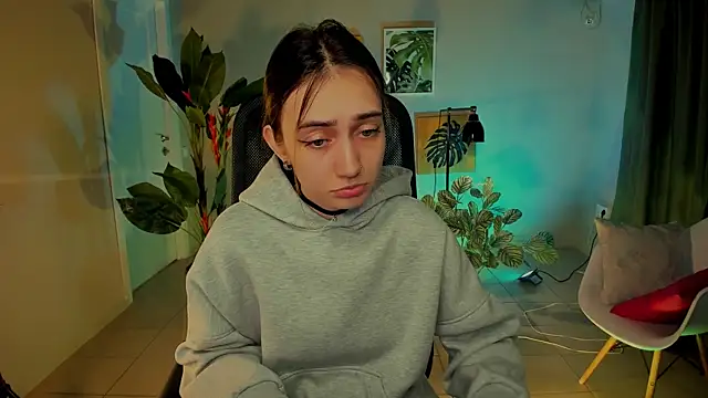 olivianorton online show from September 25, 2025, 12:09 pm