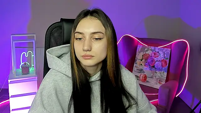 olivianorton online show from October 7, 2025, 12:24 pm