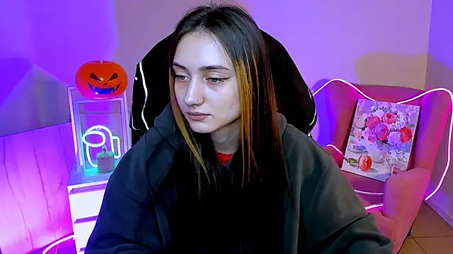 olivianorton online show from October 24, 2025, 1:18 pm