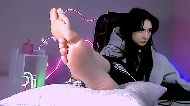 olivianorton online show from March 1, 2026, 1:46 pm