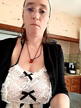 Snapshot of Sophierob1 chatting on September 9, 2025, 10:59 am Sophierob1 online show from September 9, 2025, 10:59 am