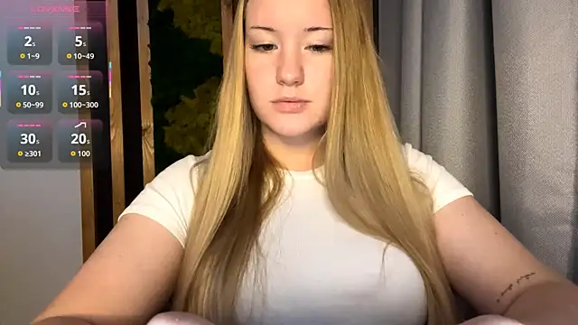 PandaFluff online show from October 28, 2025, 4:42 pm