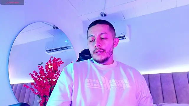 AronSandeers online show from October 25, 2025, 4:24 pm