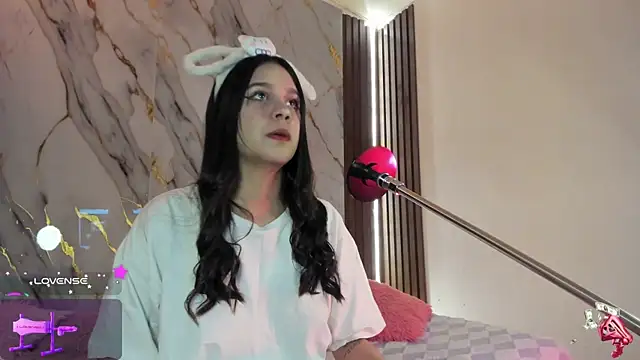 Emmiicute online show from September 25, 2025, 10:24 pm