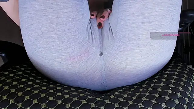 Snapshot of Cameltoe_squirt_inPants chatting on December 21, 2025, 7:04 am Cameltoe squirt inPants online show from December 21, 2025, 7:04 am